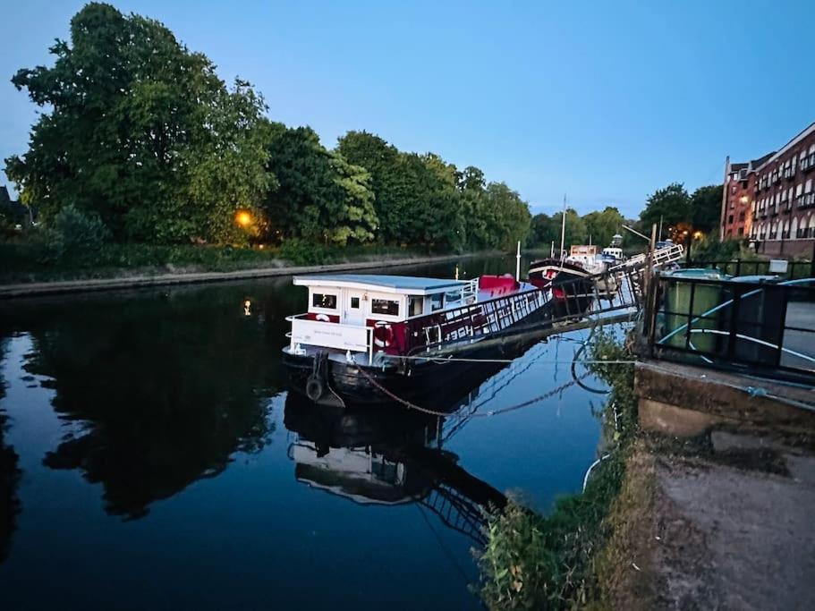 Unique Houseboat Experience I Central City Break 요크 외부 사진