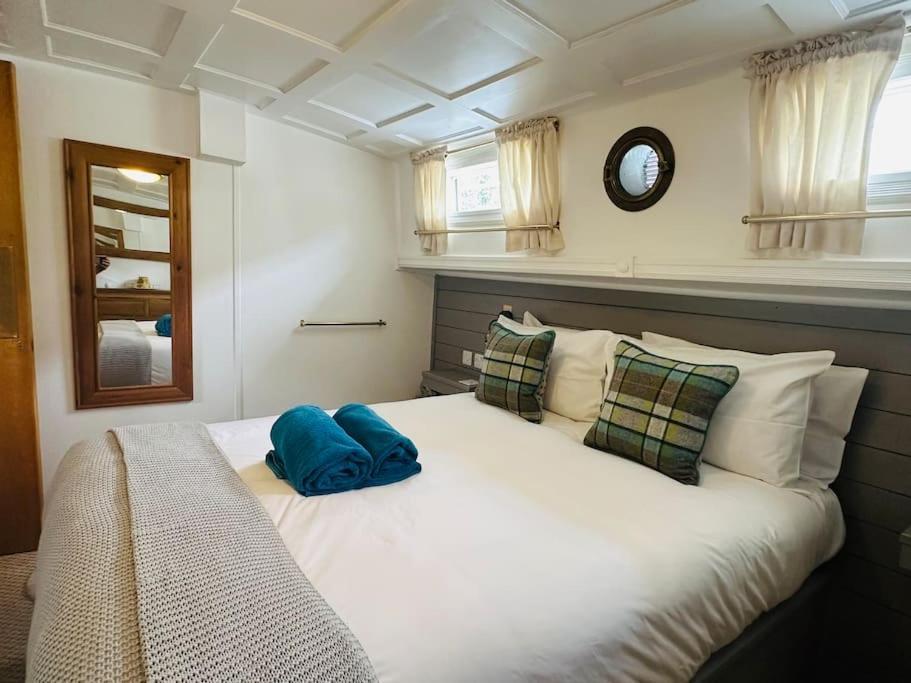Unique Houseboat Experience I Central City Break 요크 외부 사진