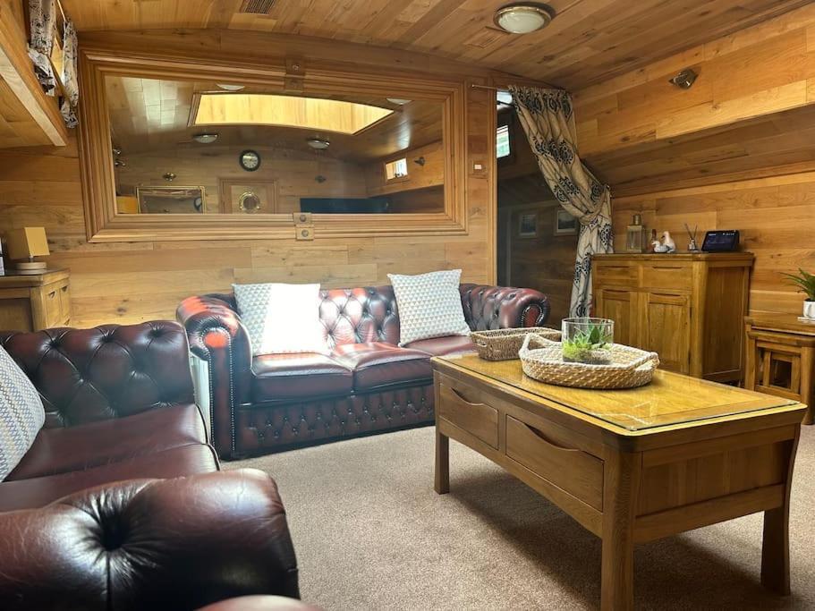Unique Houseboat Experience I Central City Break 요크 외부 사진