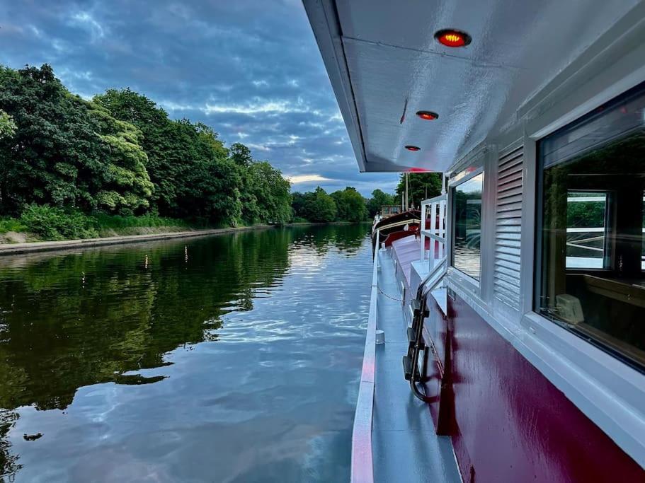 Unique Houseboat Experience I Central City Break 요크 외부 사진