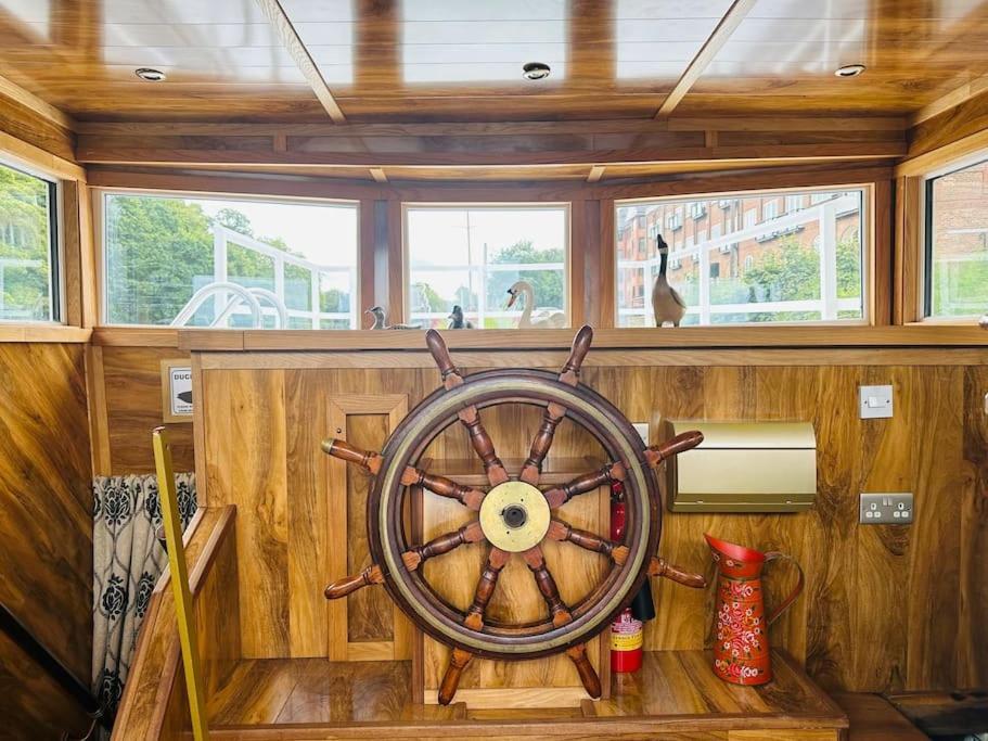 Unique Houseboat Experience I Central City Break 요크 외부 사진