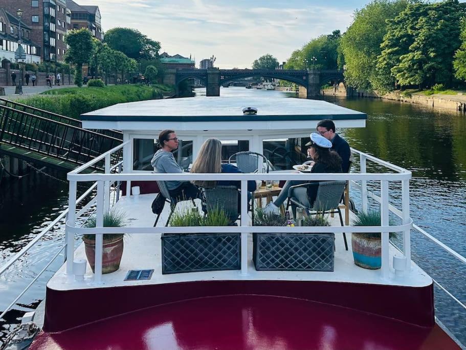 Unique Houseboat Experience I Central City Break 요크 외부 사진