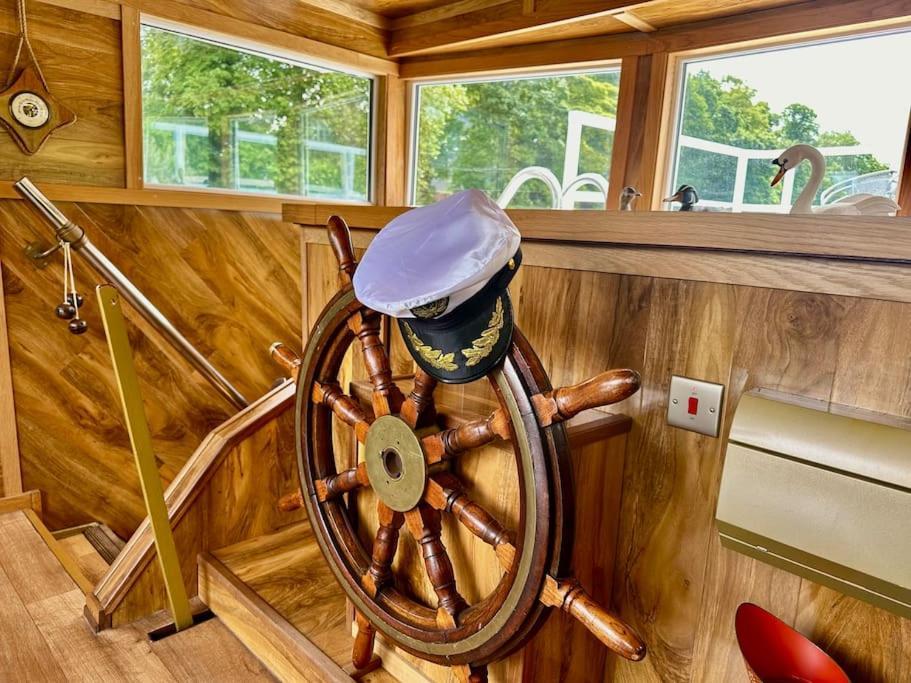 Unique Houseboat Experience I Central City Break 요크 외부 사진
