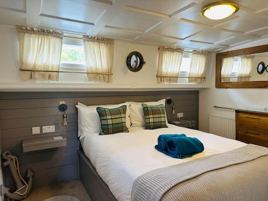 Unique Houseboat Experience I Central City Break 요크 외부 사진