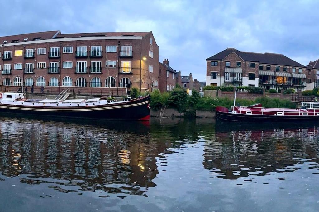 Unique Houseboat Experience I Central City Break 요크 외부 사진