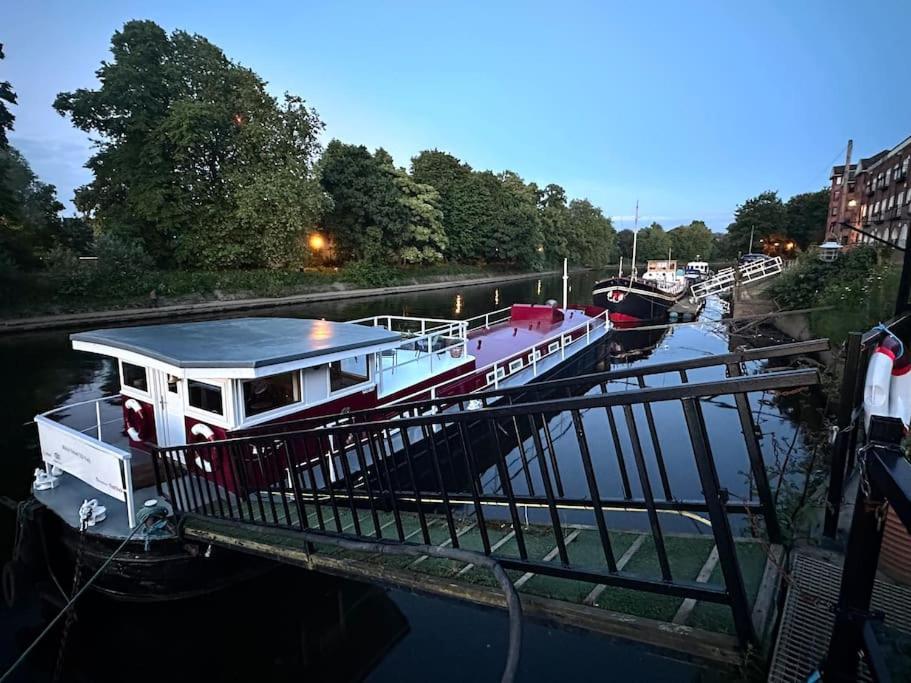 Unique Houseboat Experience I Central City Break 요크 외부 사진
