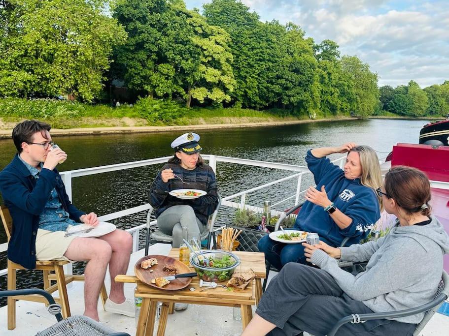 Unique Houseboat Experience I Central City Break 요크 외부 사진