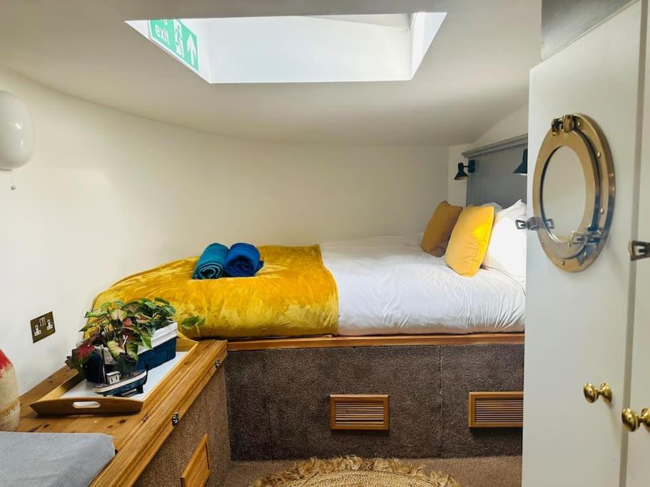 Unique Houseboat Experience I Central City Break 요크 외부 사진